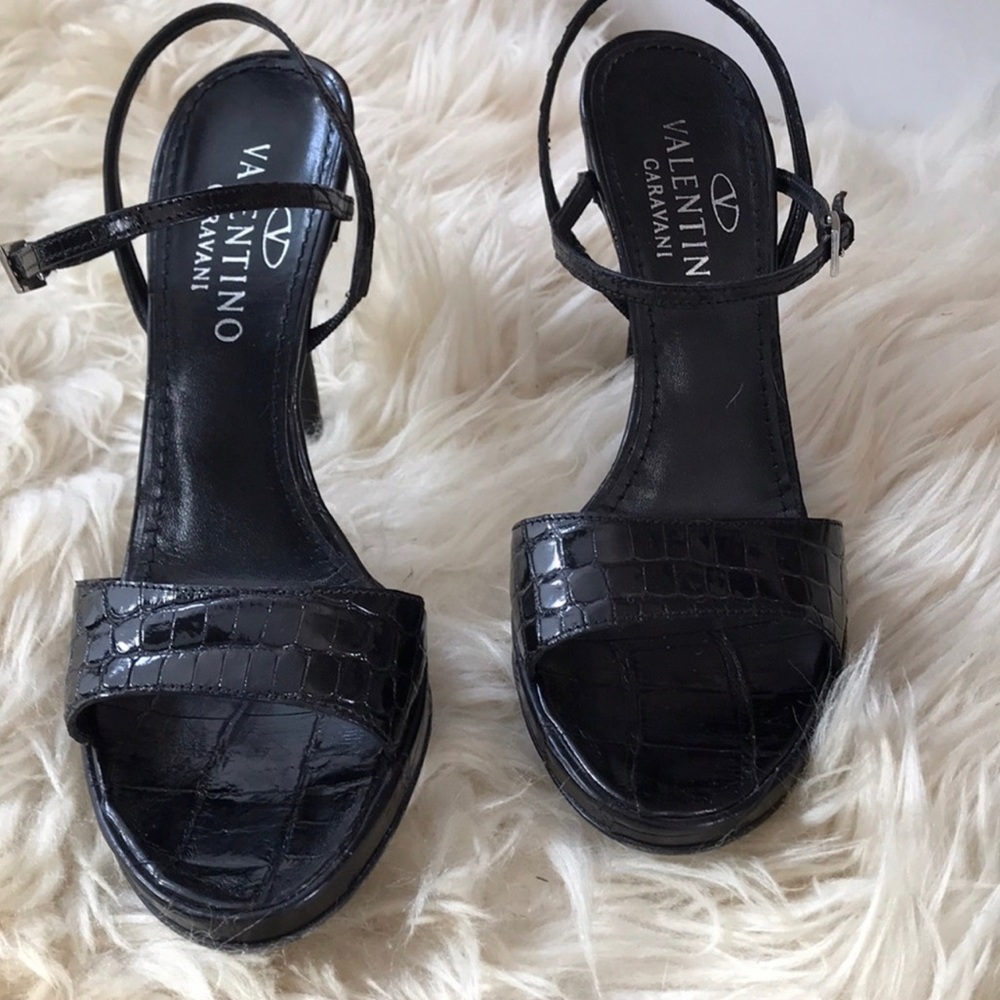 Valentino Black elegant heels.